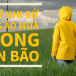 Lưu ý áo mưa trong cơn bão